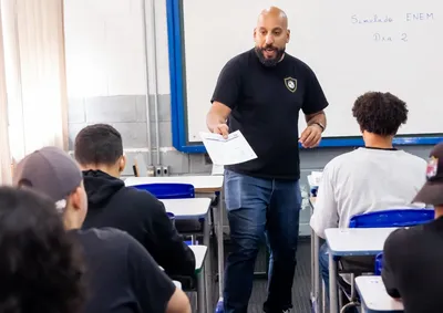 Estudantes da 3&ordf; s&eacute;rie do Ensino M&eacute;dio fazem as provas nos dias 4 e 5 de novembro; prazo para escolher at&eacute; quatro cursos termina em 27 de novembro