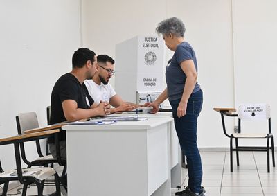 Eleitor com t&iacute;tulo regular pode votar normalmente no dia 25 de outubro; aus&ecirc;ncia no primeiro turno n&atilde;o impede participa&ccedil;&atilde;o no segundo