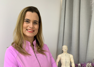 A acupunturista Fernanda Vieira explica como a t&eacute;cnica reconhecida pelo SUS promove equil&iacute;brio f&iacute;sico, emocional e qualidade de vida
