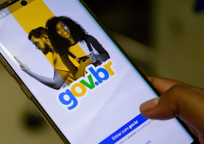 Mudan&ccedil;a possibilita o cadastro de um endere&ccedil;o de e-mail para agilizar o processo de restaura&ccedil;&atilde;o ao acesso para pessoas que perderam ou trocaram o celular