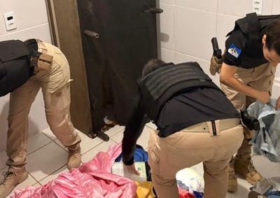 Dois homens foram presos e um adolescente de 17 anos apreendido; opera&ccedil;&atilde;o verificou o aliciamento e inser&ccedil;&atilde;o de menores de idade na atividade il&iacute;cita