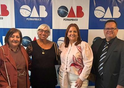 Nelma Cavalcanti Guerra e Maria da Gl&oacute;ria Albuquerque foram homenageadas pelos 50 anos de exerc&iacute;cio profissional sem infra&ccedil;&otilde;es &eacute;tico-disciplinares