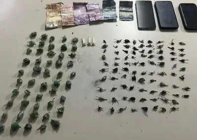 Policiais do 22&ordm; BPM abordaram dois suspeitos em terreno baldio; um deles afirmou que comercializava drogas no local havia tr&ecirc;s meses