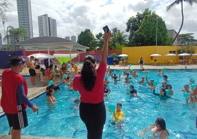 Atividades aqu&aacute;ticas, torneio de domin&oacute;, karaok&ecirc; e show com Marquinhos Show est&atilde;o entre as atra&ccedil;&otilde;es desta segunda-feira (19)