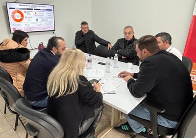 Reuni&atilde;o com prefeitos e gestores discutiu controle de despesas, revis&atilde;o de fluxos de atendimento e a&ccedil;&otilde;es para evitar aumento de repasses municipais