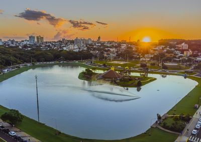 Sexta-feira ser&aacute; de sol e m&aacute;xima de 17&deg;C, mas a previs&atilde;o indica mudan&ccedil;a no tempo com pancadas de chuva e ventos fortes no s&aacute;bado e domingo
