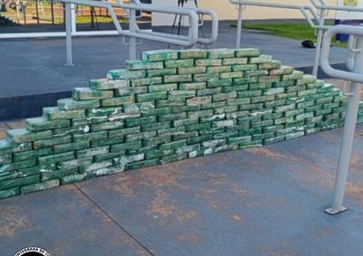 Caminhoneiro transportava 315 quilos da droga escondidos em carreta que seguia para o Porto de Paranagu&aacute; e receberia R$ 90 mil pelo servi&ccedil;o