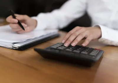 O setor com participa&ccedil;&atilde;o mais expressiva do n&uacute;mero de d&iacute;vidas na cidade foram os Bancos, com 56,01%