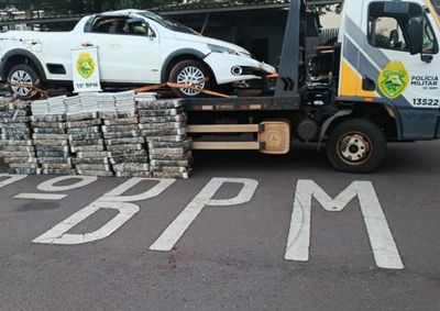 Motorista capotou o ve&iacute;culo em uma &aacute;rea rural e fugiu a p&eacute; por planta&ccedil;&atilde;o de milho, n&atilde;o sendo localizado