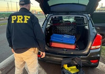 Suspeitos, de 18 e 27 anos, informaram ter carregado a droga em Foz do Igua&ccedil;u e que a entrega seria feita em Cascavel