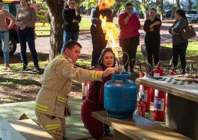 Forma&ccedil;&atilde;o envolve primeiros socorros, preven&ccedil;&atilde;o de inc&ecirc;ndios e evacua&ccedil;&atilde;o de emerg&ecirc;ncia; curso &eacute; realizado em etapas presenciais no NRE de Toledo