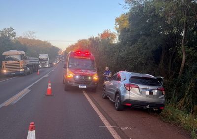 Honda Biz seguia pela rodovia quando foi atingida na traseira por uma Honda HR-V; v&iacute;tima recebeu atendimento do Siate no local