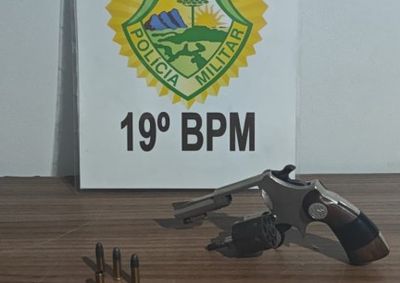 V&iacute;tima relatou hist&oacute;rico de agress&otilde;es e chantagens emocionais; arma calibre 22 foi encontrada na resid&ecirc;ncia do suspeito