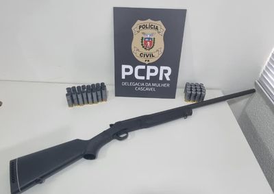 Agentes localizaram uma espingarda calibre 12 e uma pistola 9 mil&iacute;metros durante opera&ccedil;&atilde;o realizada na regi&atilde;o