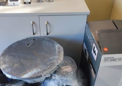 Agentes encontraram ampolas de medicamentos, perfumes importados, celulares e outros produtos durante a fiscaliza&ccedil;&atilde;o