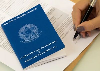 Entre as oportunidades est&atilde;o vagas para auxiliar de linha de produ&ccedil;&atilde;o, auxiliar de estoque e vendedor interno