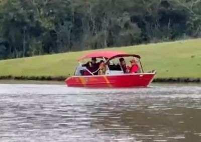 Alex Budke Viana desapareceu ap&oacute;s cair de um jet ski no Reassentamento S&atilde;o Francisco; equipes usam sonar e t&eacute;cnica de varredura