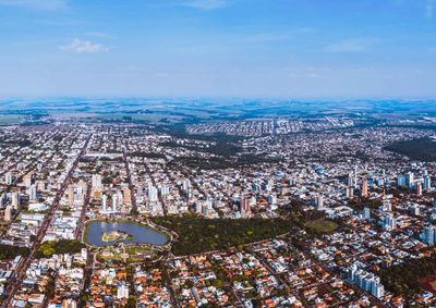 Dia ser&aacute; ensolarado e sem previs&atilde;o de chuva; term&ocirc;metros sobem, mas uma queda acentuada nas temperaturas est&aacute; prevista para os pr&oacute;ximos dias.