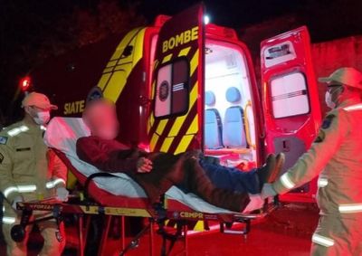 Homem de 54 anos sofreu uma perfura&ccedil;&atilde;o na regi&atilde;o da clav&iacute;cula; suspeito fugiu ap&oacute;s a agress&atilde;o