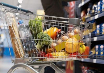 Pesquisa da Unioeste mostra redu&ccedil;&atilde;o pelo segundo m&ecirc;s consecutivo, puxada principalmente pela queda nos pre&ccedil;os do tomate, batata e carne