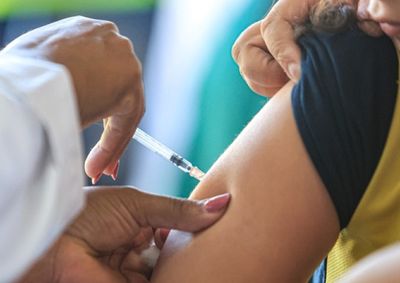Com 20 imunizantes dispon&iacute;veis, a campanha busca atualizar a caderneta vacinal dos menores de 15 anos