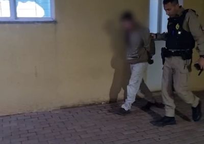 Suspeito usou uma falsa entrega para entrar na resid&ecirc;ncia; "Foi a situa&ccedil;&atilde;o mais brutal que eu j&aacute; vi", diz delegado