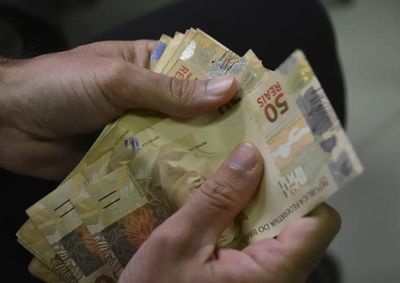 Ter d&iacute;vidas n&atilde;o significa desorganiza&ccedil;&atilde;o financeira, mas &eacute; preciso avaliar juros, capacidade de pagamento e impacto no or&ccedil;amento