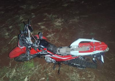 Condutora de uma Honda Bros foi socorrida e transferida pelo Samu ao Hospital Bom Jesus, em Toledo