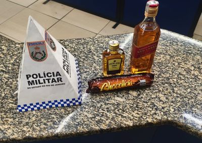 Suspeito de 36 anos foi encontrado com bebidas e outros produtos levados de com&eacute;rcio no bairro Monte Castelo.