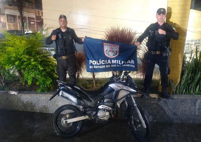 Ve&iacute;culo foi localizado durante patrulhamento no Centro da cidade e possu&iacute;a restri&ccedil;&atilde;o por roubo registrada desde 2025.