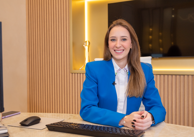 O procedimento permite a fixação de uma prótese dentária de forma permanente, trazendo mais segurança e conforto ao paciente