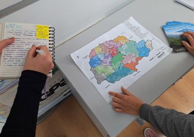 Além de experiência de trabalho no setor público, programa envolve pós-graduação custeado pelo Estado