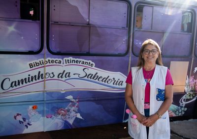 Há 13 anos o programa é realizado em um ônibus adaptado para transportar livros e receber os alunos da rede pública de educação em Umuarama