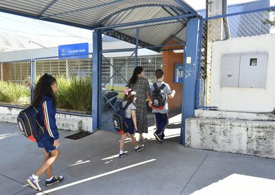 No caso dos professores, eles já estão em atividade de formação e planejamento do próximo semestre