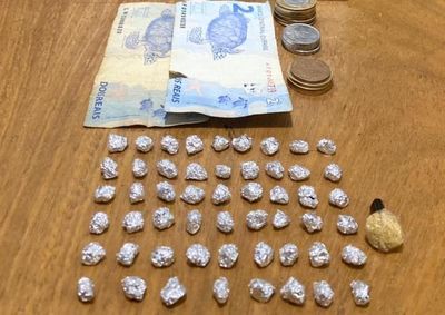 Ele foi abordado pelos policiais durante um patrulhamento preventivo no Parque 1º de Maio