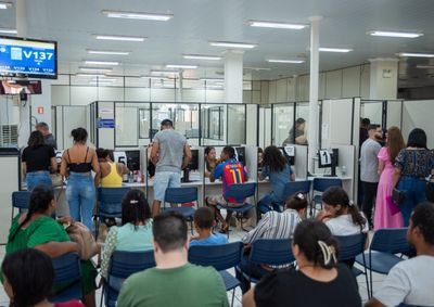 Profissionais não precisam ter experiência na função de auxiliar de produção e salário inicial é de R$ 2.220