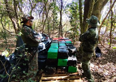 A droga foi apreendida durante patrulhamento aquático pelo Rio Paraná, no Parque Nacional de Ilha Grande, nas proximidades do Porto Camargo