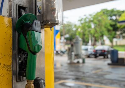 Petrobras anunciou reajuste, porém revendedoras devem justificar reajuste ao consumidor final; veja pesquisa completa na reportagem
