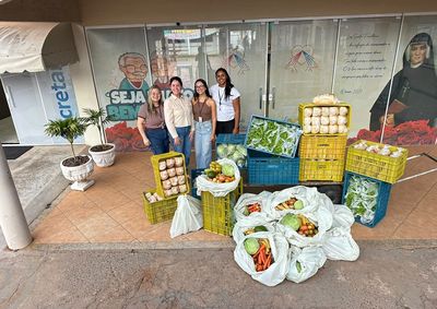  Ao todo, foram entregues 190 cestas de alimentos para pessoas que trocaram materiais recicl&aacute;veis e outras 110 destinadas ao Lar Santa Faustina