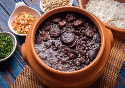 O evento gastron&ocirc;mico acontece no dia 4 de julho; o combo completo serve at&eacute; duas pessoas e os fundos arrecadados manter&atilde;o as atividades de acolhimento