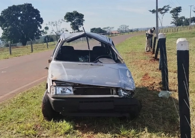 De acordo com condutor, ele teria perdido o controle da dire&ccedil;&atilde;o do Fiat Uno, resultando no capotamento do ve&iacute;culo. O autom&oacute;vel sofreu danos consider&aacute;veis