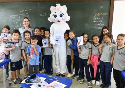 Material orienta alunos, bem como seus familiares, sobre educa&ccedil;&atilde;o ambiental, castra&ccedil;&atilde;o e evitar maus-tratos aos animais