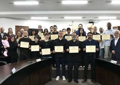 Forma&ccedil;&atilde;o gratuita incluiu cursos de manuten&ccedil;&atilde;o para operador de m&aacute;quina industrial e de gest&atilde;o em manuten&ccedil;&atilde;o, produ&ccedil;&atilde;o, qualidade e automa&ccedil;&atilde;o