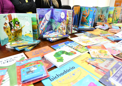 A Biblioteca Itinerante, que acaba de completar 15 anos, recebeu mais de cem t&iacute;tulos