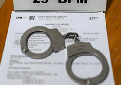 Os agentes localizaram um homem de 51 anos que possu&iacute;a um mandado de pris&atilde;o em aberto, expedido pelo Tribunal de Justi&ccedil;a do Estado de S&atilde;o Paulo
