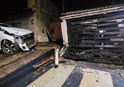 Condutor foi encaminhado ao Hospital Municipal e ficou internado ap&oacute;s a violenta colis&atilde;o