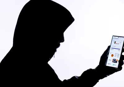 Os suspeitos teriam feito amea&ccedil;as de divulgar mensagens e imagens pessoais da mulher caso os valores n&atilde;o fossem transferidos