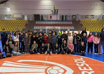 Crian&ccedil;as da 4&ordf; s&eacute;rie tiraram d&uacute;vidas sobre a hist&oacute;ria esportiva da cidade e aprenderam sobre valores como trabalho em equipe e respeito