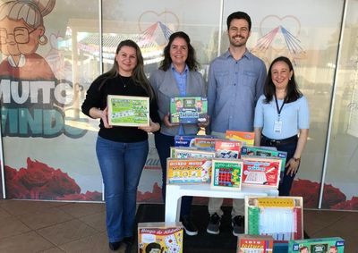 As din&acirc;micas propostas com os kits pretendem tornar o ensino da leitura, da escrita e do racioc&iacute;nio l&oacute;gico-matem&aacute;tico mais leve, l&uacute;dico e acess&iacute;vel
