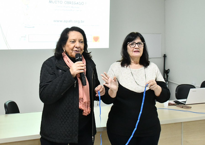 Os agentes comunit&aacute;rios de sa&uacute;de est&atilde;o recebendo treinamento; processo ocorrer&aacute; nos domic&iacute;lios dos idosos